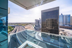 Spacious Apartment with Balcony in Business Bay